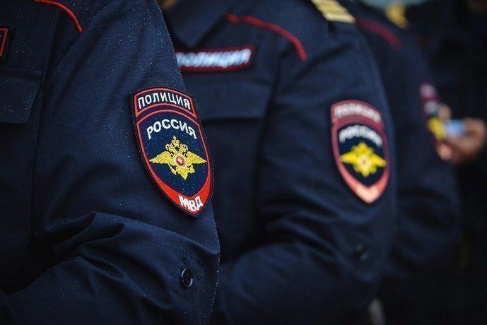 Неизвестные в масках напали на офис банка на Савушкина
