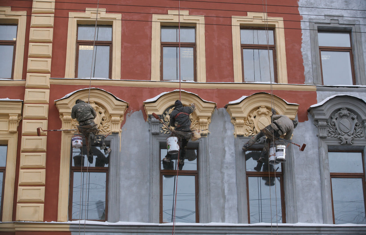 Санкт-Петербург ведет борьбу с жизнью «за стеклом» 