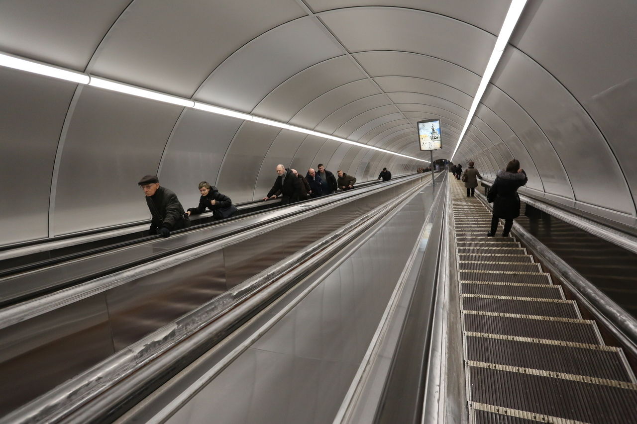 На Московско-Петроградской линии метро начали тестировать синие составы проекта «Юбилейный» 