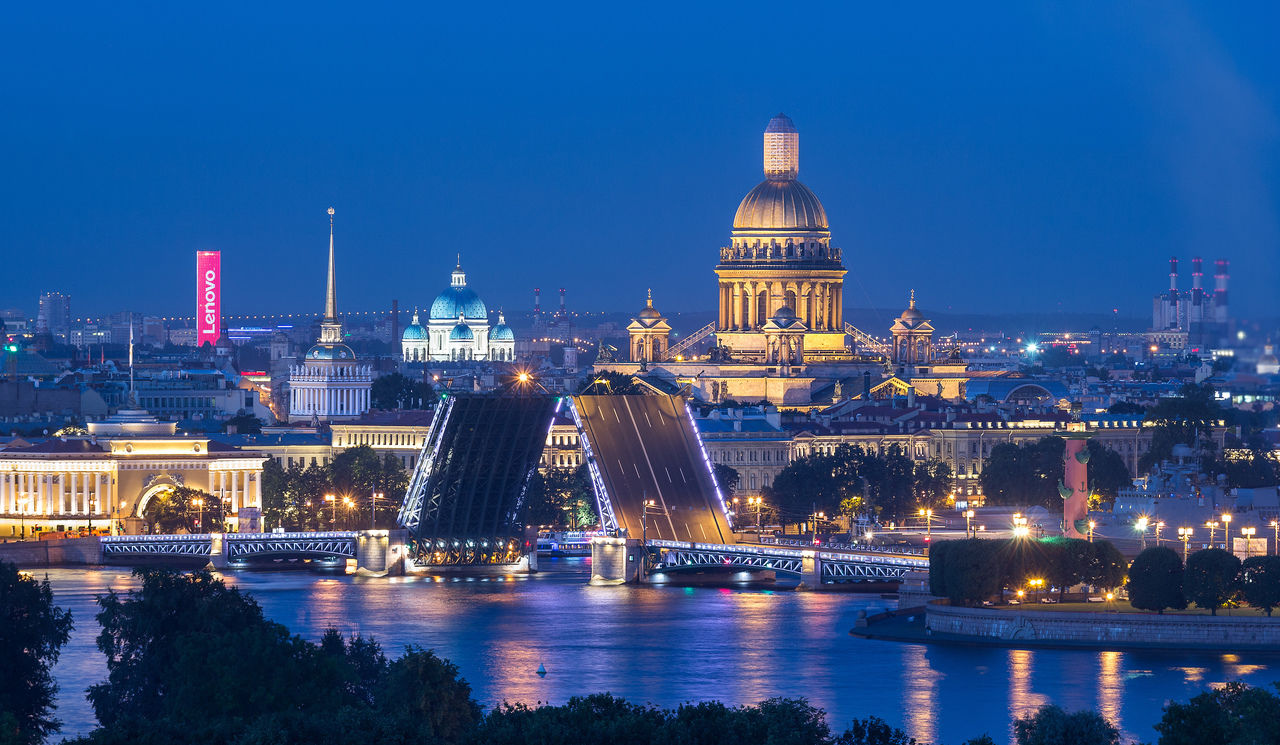 Туристы назвали лучшие достопримечательности Петербурга 