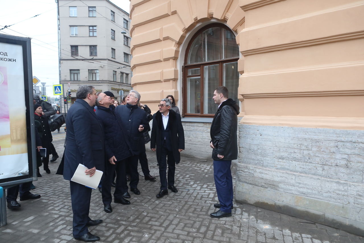 Александр Беглов осмотрел доходный дом Галунова после реставрации