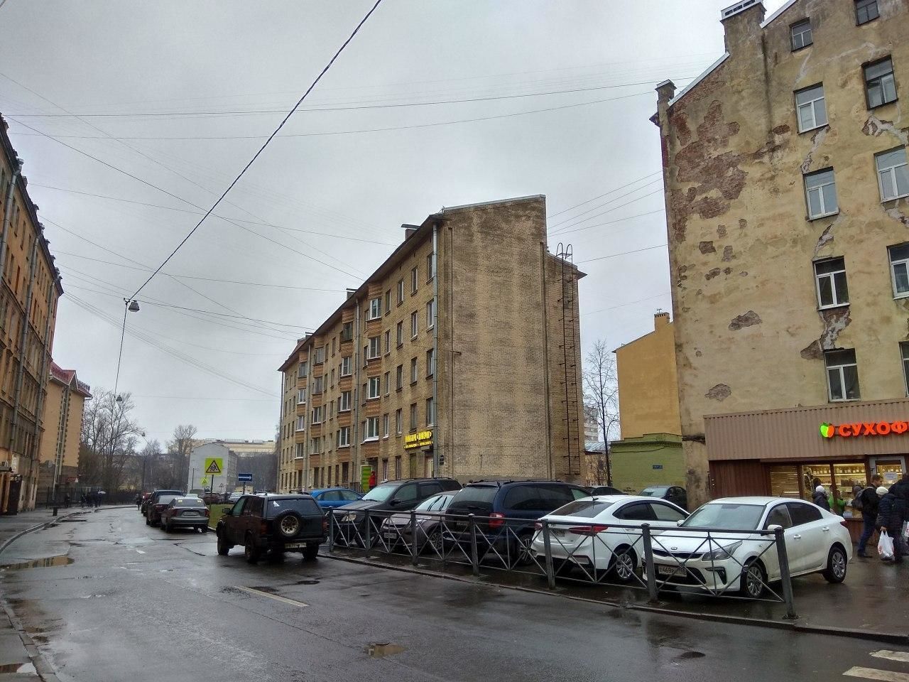 Умершего петербуржца обязали через суд отдать квартиру московской фирме