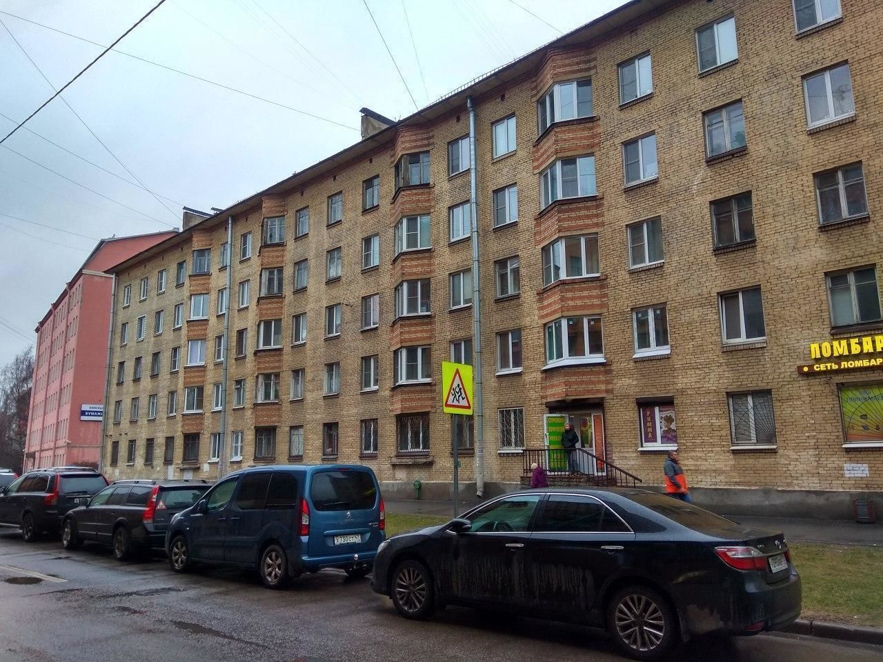 Умершего петербуржца обязали через суд отдать квартиру московской фирме