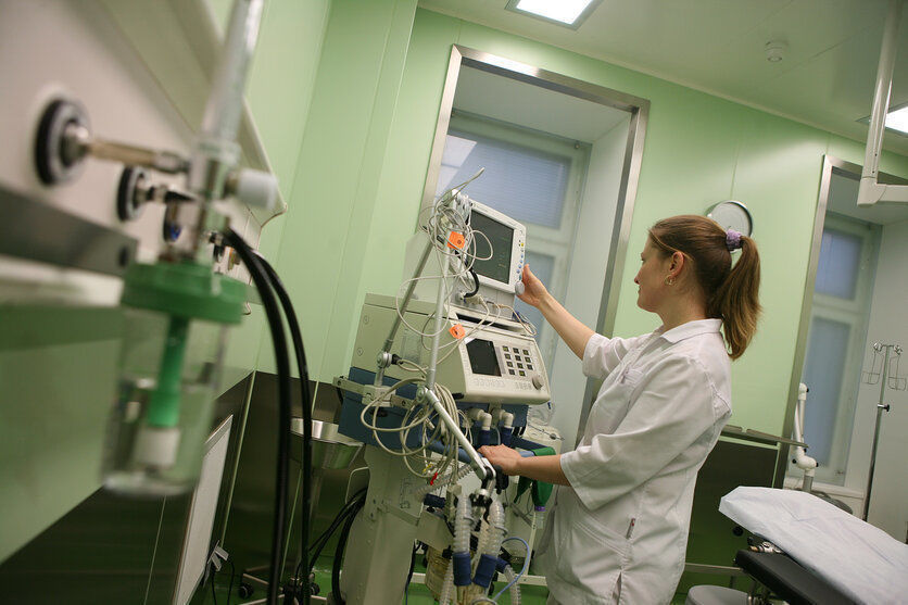 Петербург располагает запасом аппаратов ИВЛ, аппаратов мембранной оксигенации легких и дополнительных коек 