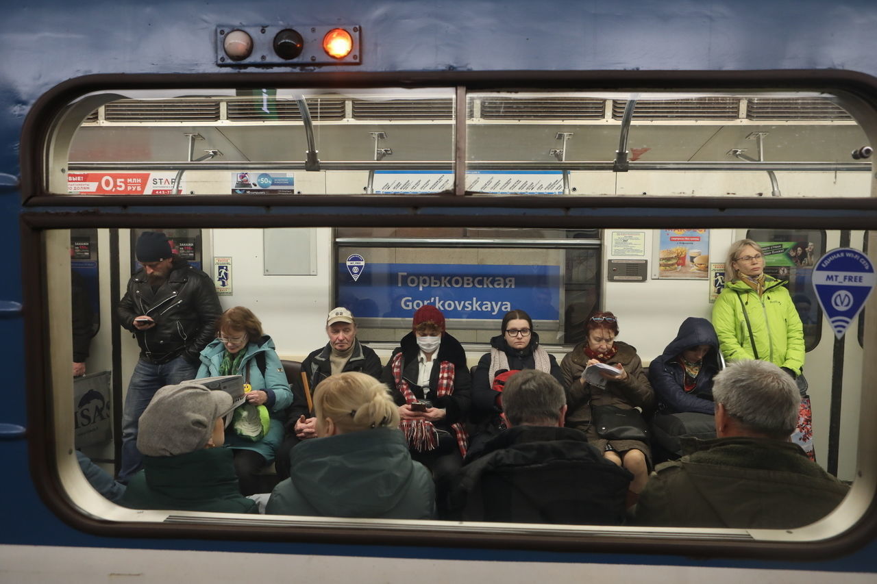 В петербургском метро посчитали, сколько пассажиров потеряли из-за карантина