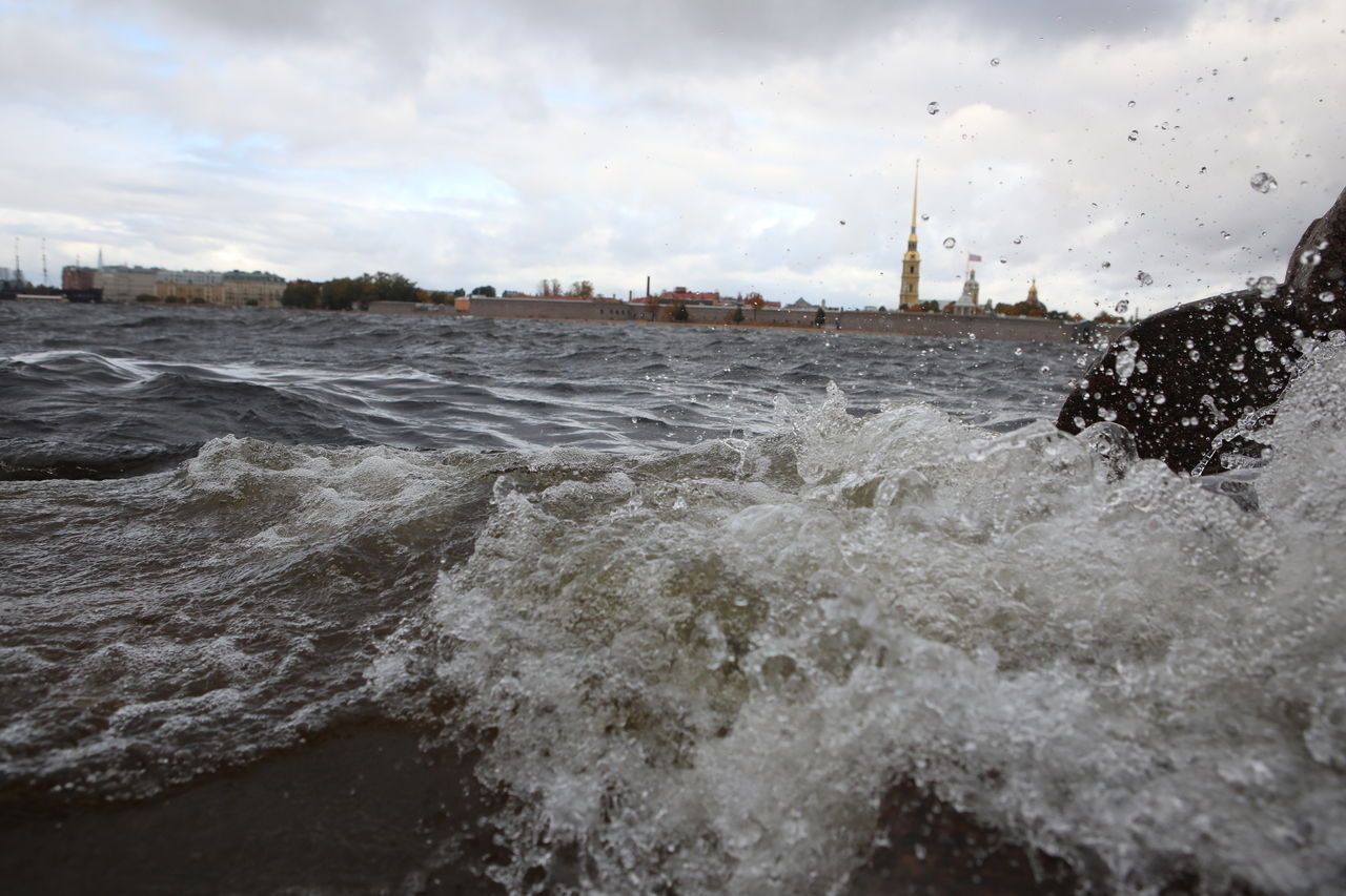 Петербуржцев предупредили об усилении ветра до 18 метров в секунду 