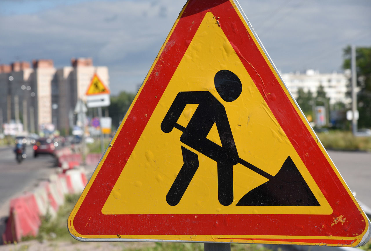 Город выбрал подрядчиков для ремонта дорог в трех районах Петербурга