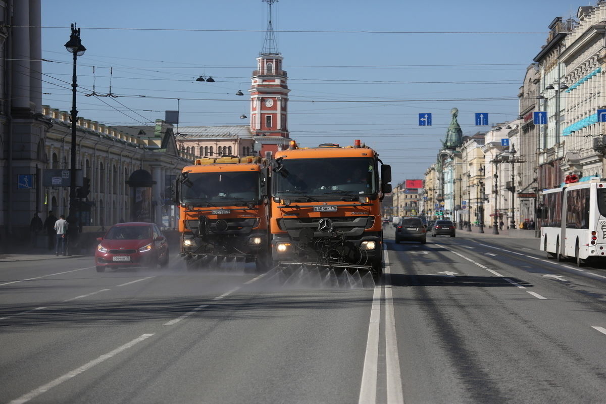 Невский проспект впервые продезинфицировали хлором