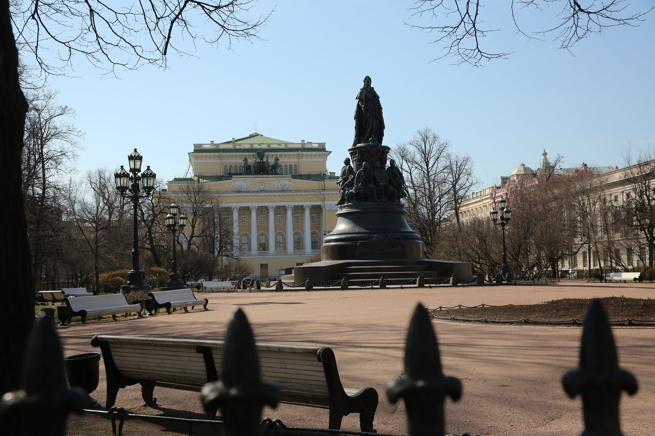 Что произошло в городе на Неве 14 апреля