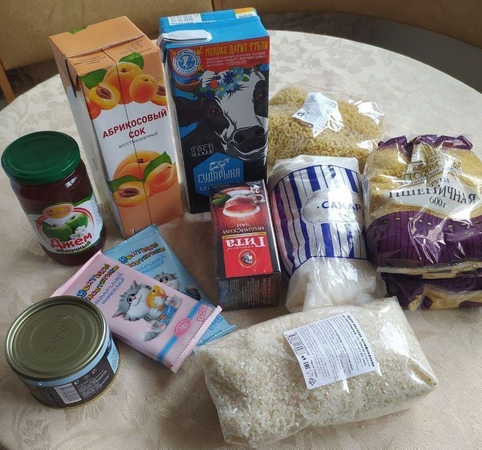 Более 478 тысяч продуктовых наборов выдали школьникам Петербурга 