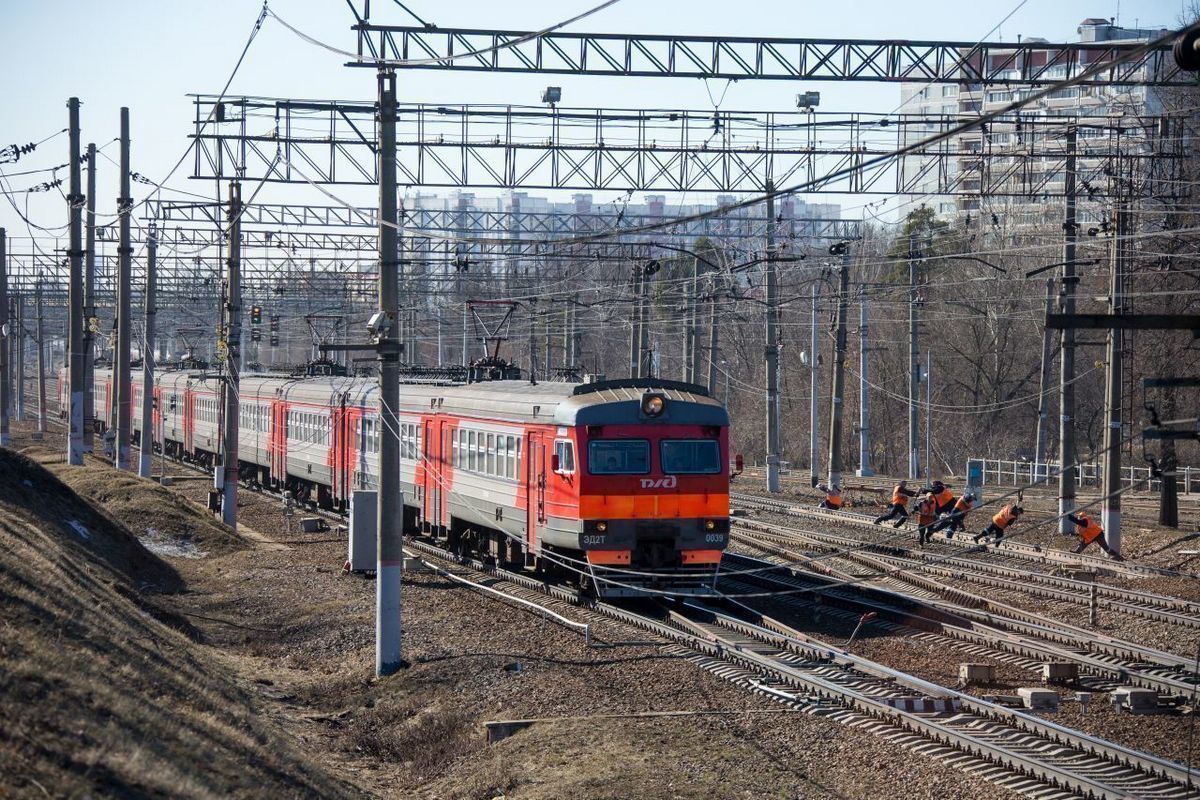 В Петербурге пожилая женщина попала под поезд и выжила 