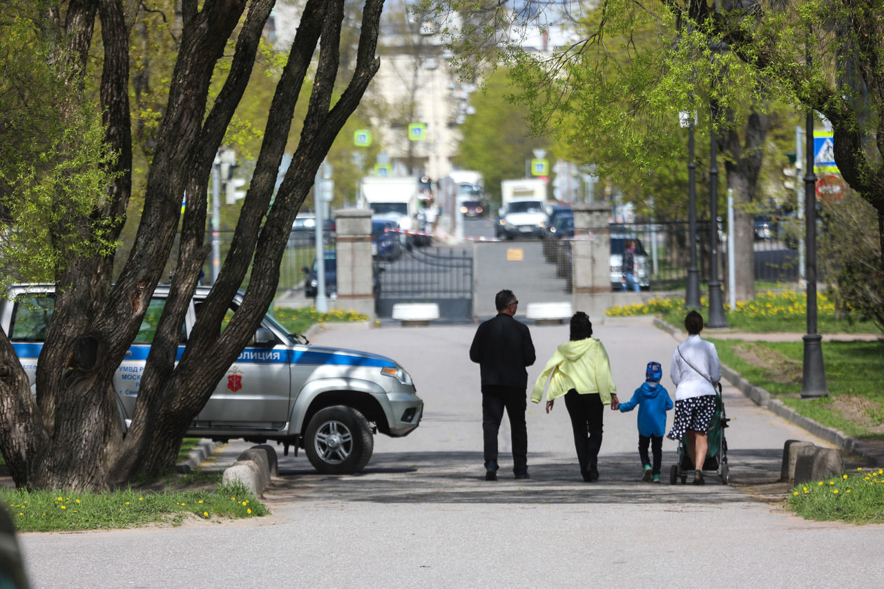 Петербуржцы и москвичи в среду самоизолировались лучше всех 