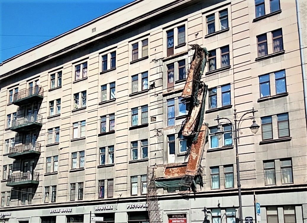 Обрушением балконов на Кирочной улице займется прокуратура