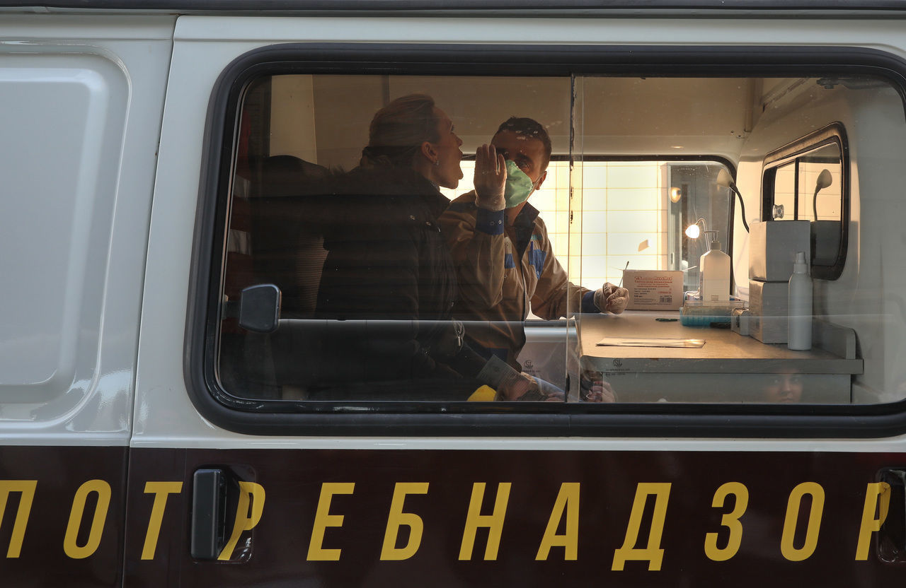 Больше 14 тысяч человек обследовали на коронавирус в Петербурге за сутки 