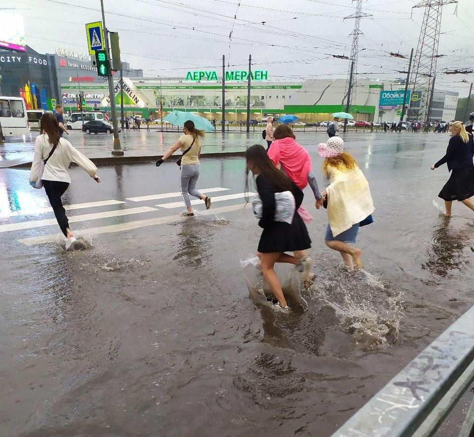 У петербуржцев после вчерашней грозы сгорели роутеры