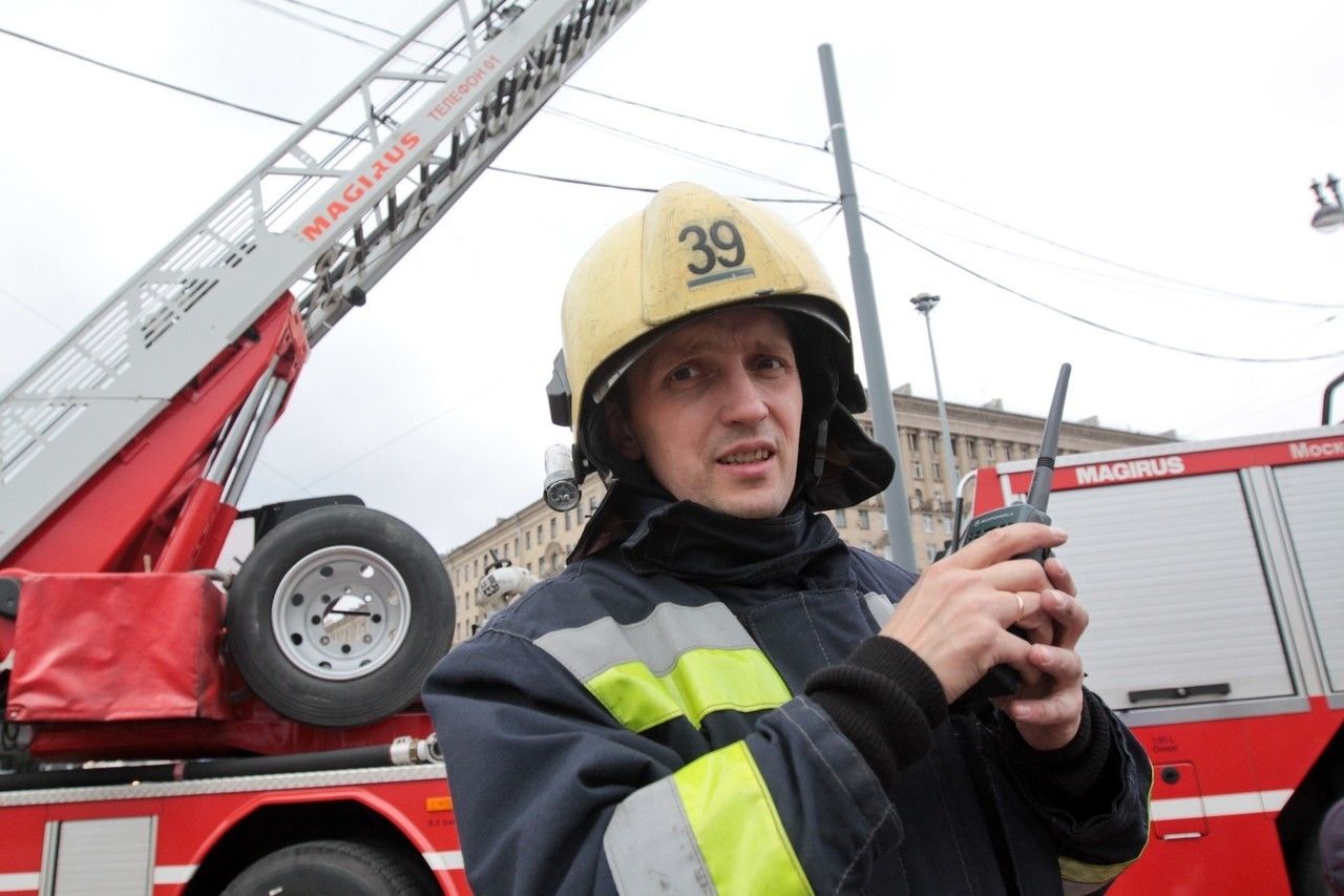 Кирпичный гараж полыхал на проспекте Энгельса