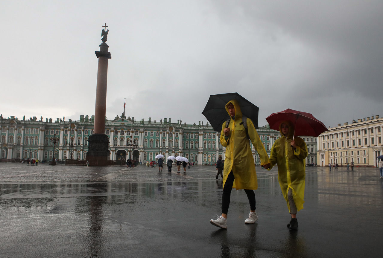 Дожди и грозы не планируют покидать Петербург в четверг