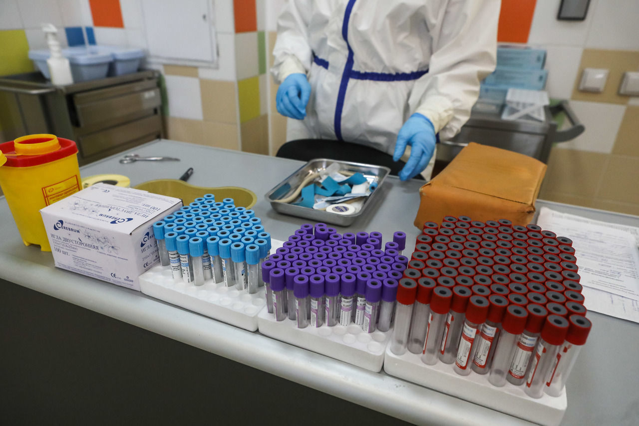 Почти 14 тысяч петербуржцев прошли тест на коронавирус за сутки 
