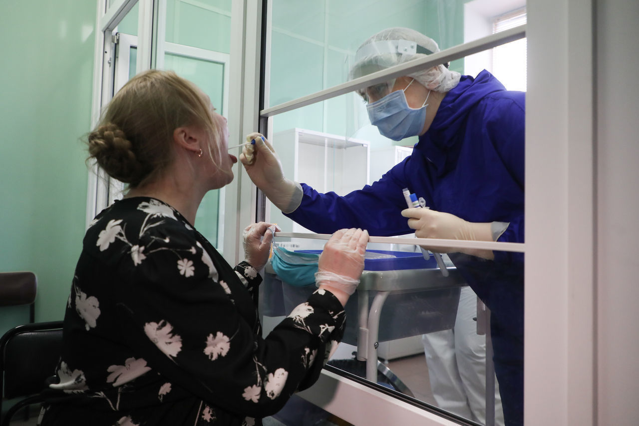 Почти 15 тысяч петербуржцев сдали тест на коронавирус за сутки 
