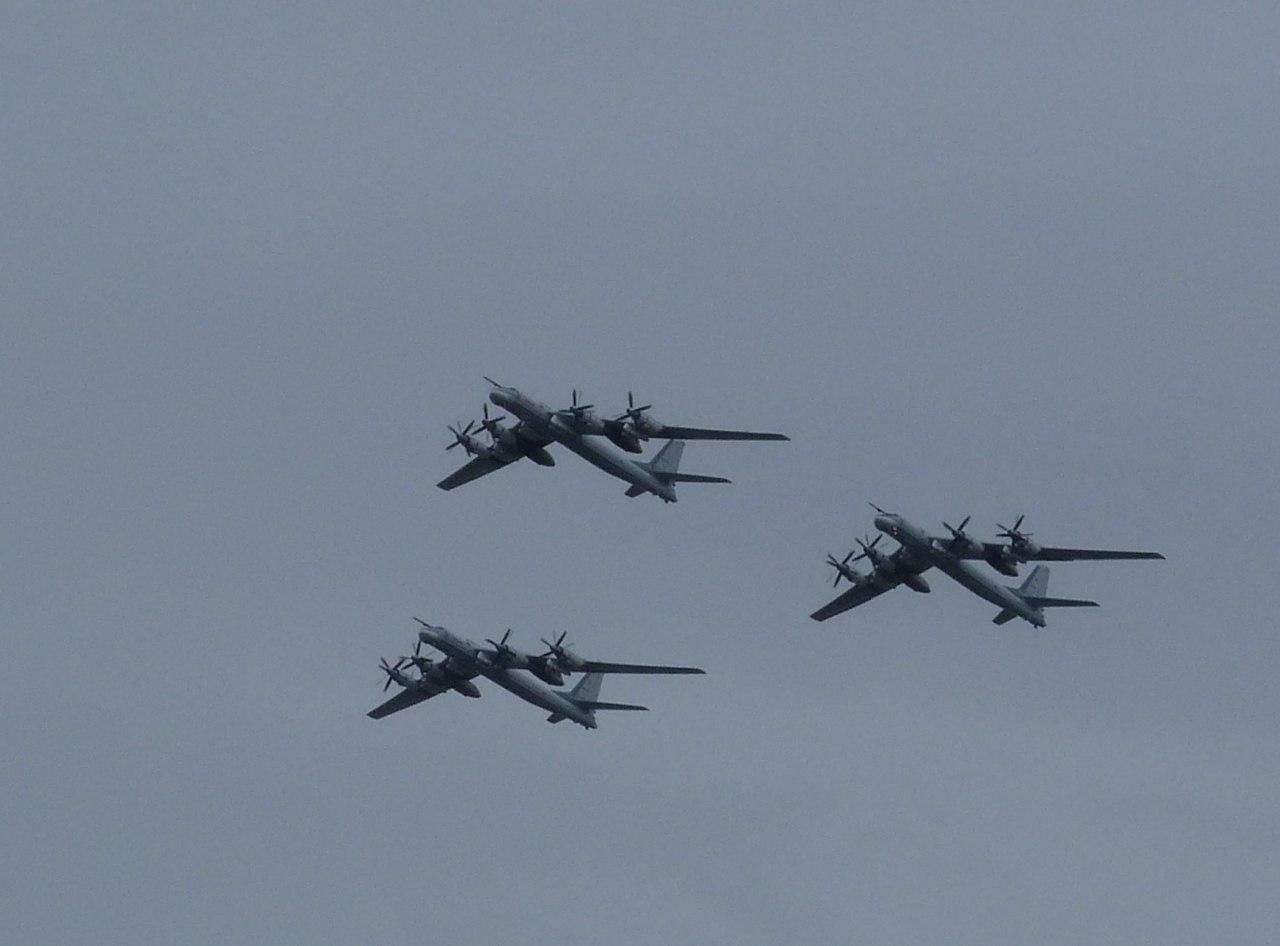 Авиация отправилась на тренировку перед Главным военно-морским парадом в Петербурге 