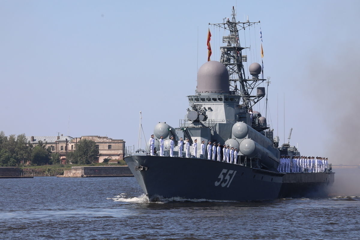 Глава Кронштадтского района объяснил, как от сбоев на параде ВМФ спасут современные технологии 