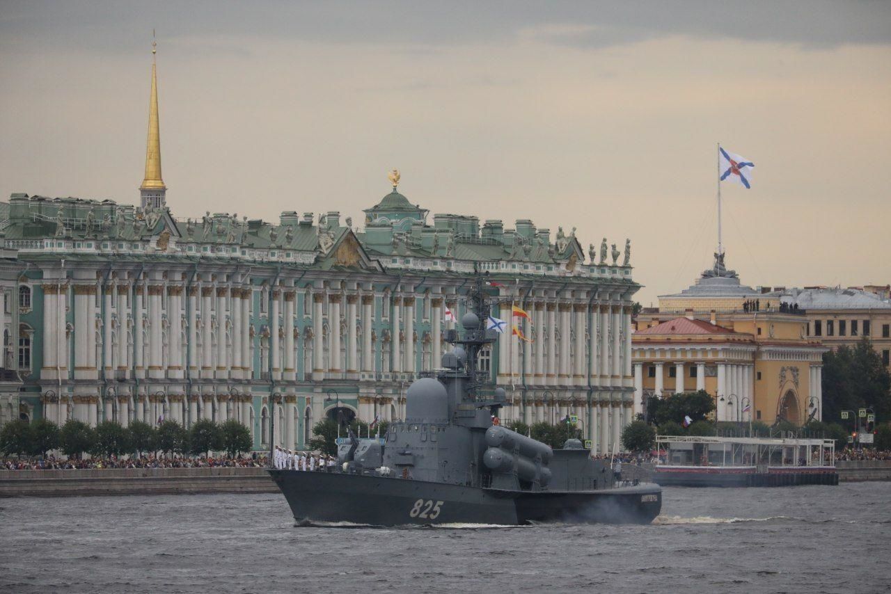 В генеральной репетиции Главного военно-морского парада приняли участие 46 боевых кораблей