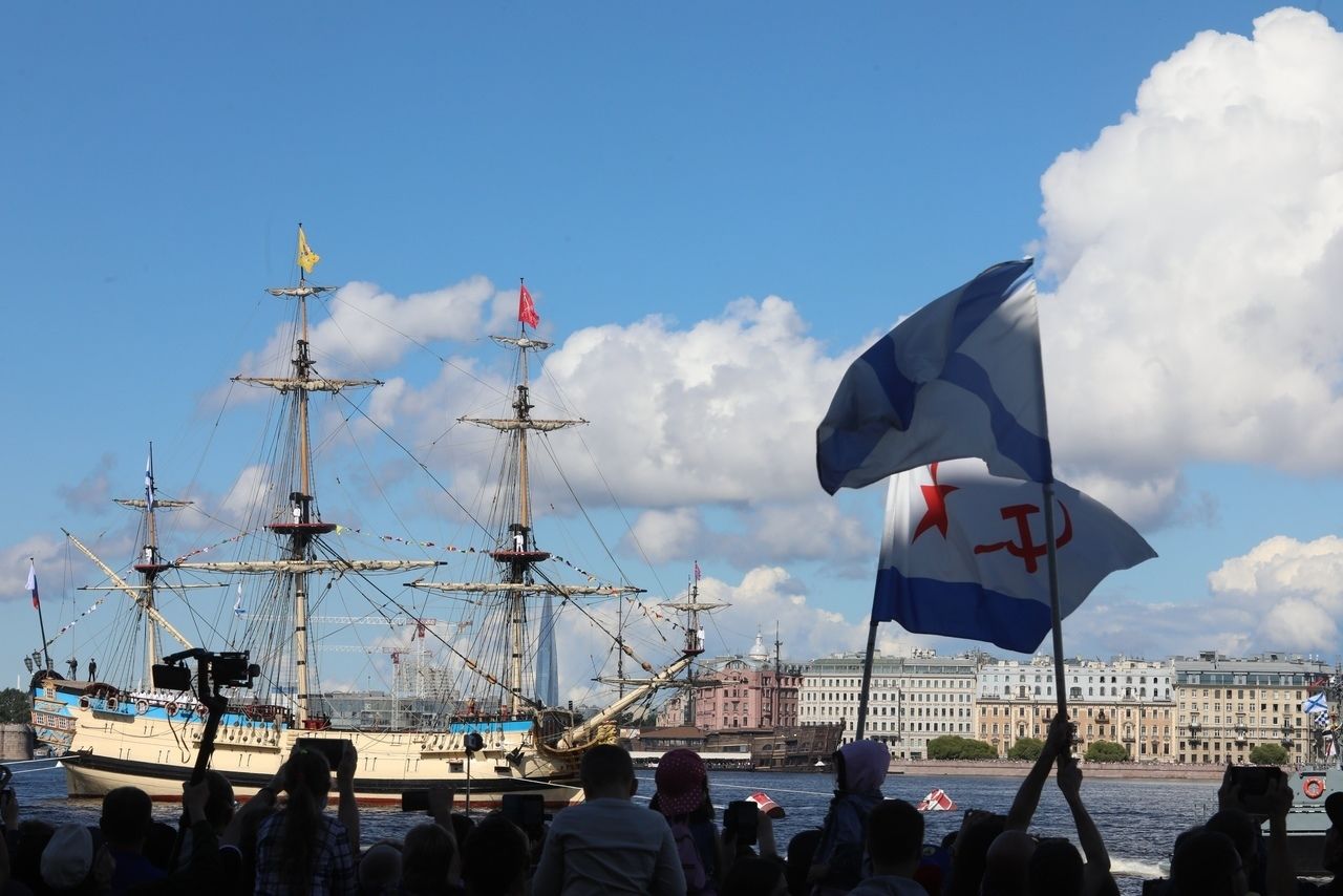 Петербург праздник вмф. Парад ВМФ В Санкт-Петербурге. Парад ВМФ В Питере. Парад ВМФ В Санкт-Петербурге 2022. Парад морской в Санкт-Петербурге 2020.