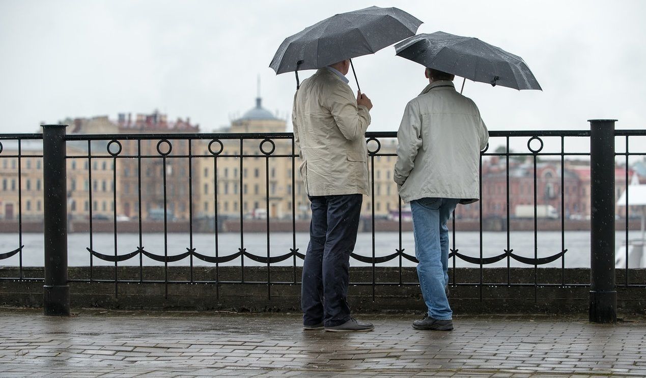 В четверг к дождям в Петербурге добавится похолодание 