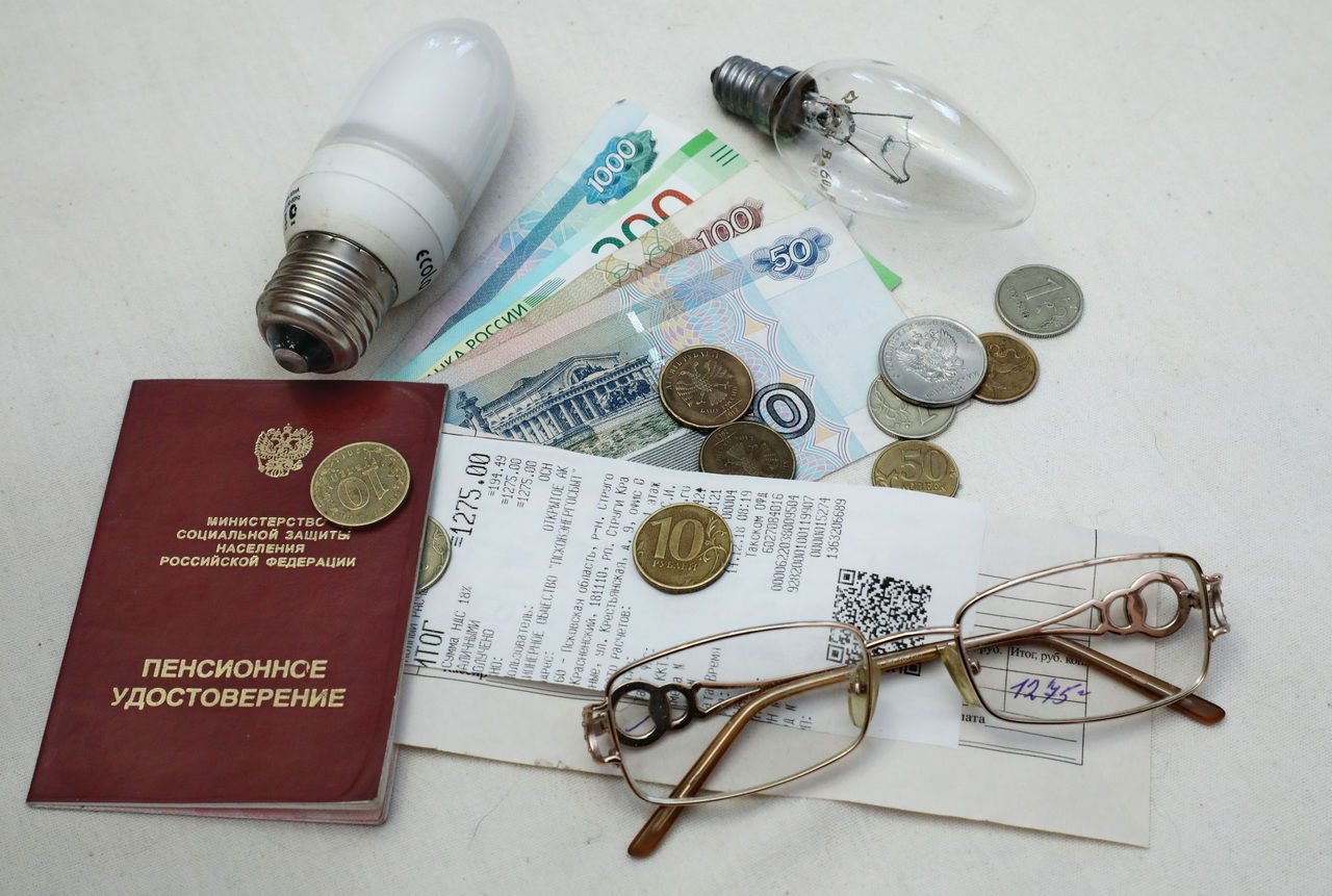 Власти продлили субсидии на оплату ЖКУ для петербургских семей 