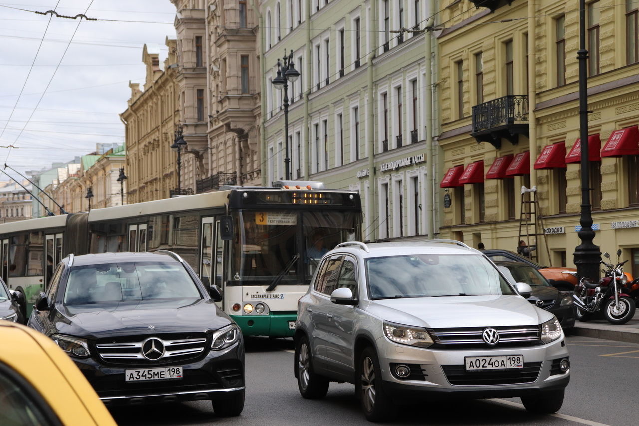За нарушение правил парковки во дворах Петербурга хотят ввести штраф до 500 тысяч рублей 