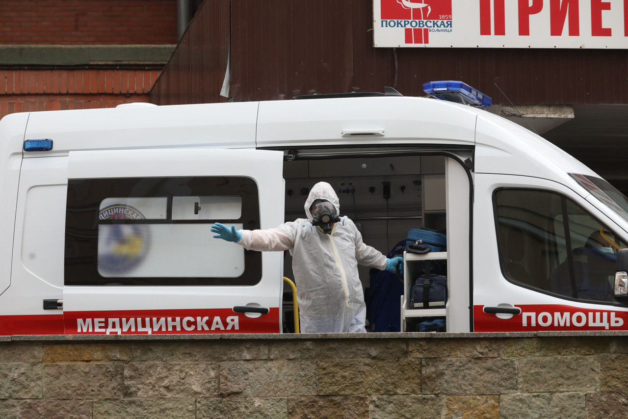 В России поставлен рекорд по числу инфицированных COVID-19 за сутки, в Петербурге заболели еще 469 человек 