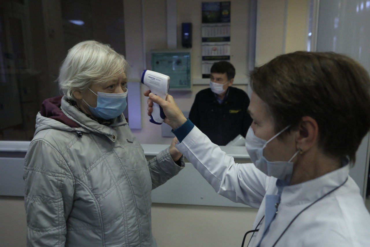 В Петербурге подтвердили смерть от COVID-19 еще 34 человек, инфекцию у 557 горожан 