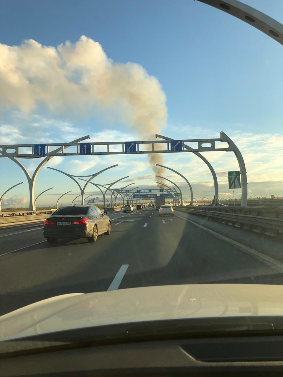 Фото: пожар в Московском районе заметили на КАД