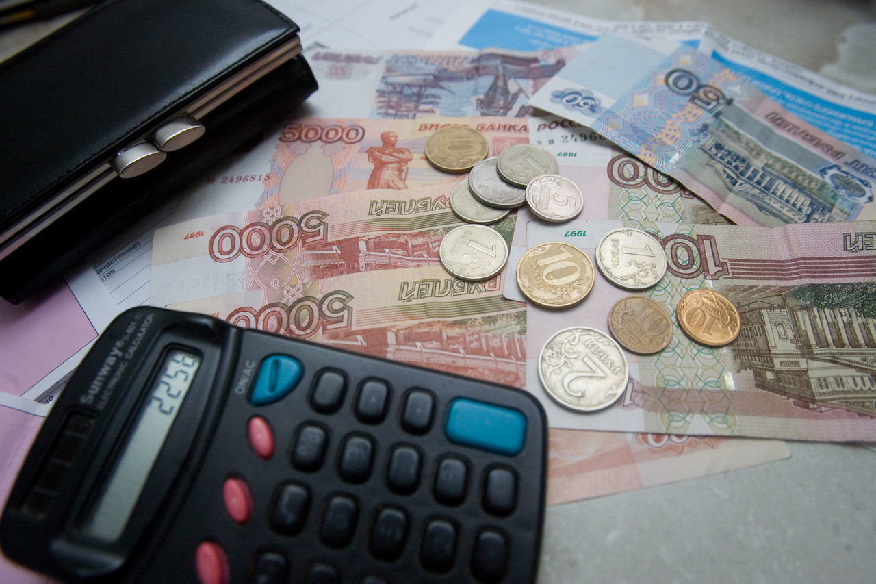Экономисты увидели пользу в падении рубля к доллару 