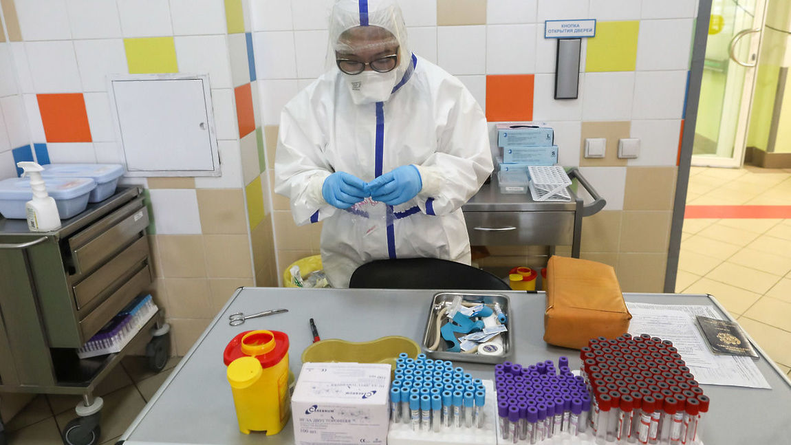 Эксперты оценили влияние российской вакцины от коронавируса на репродуктивное здоровье 