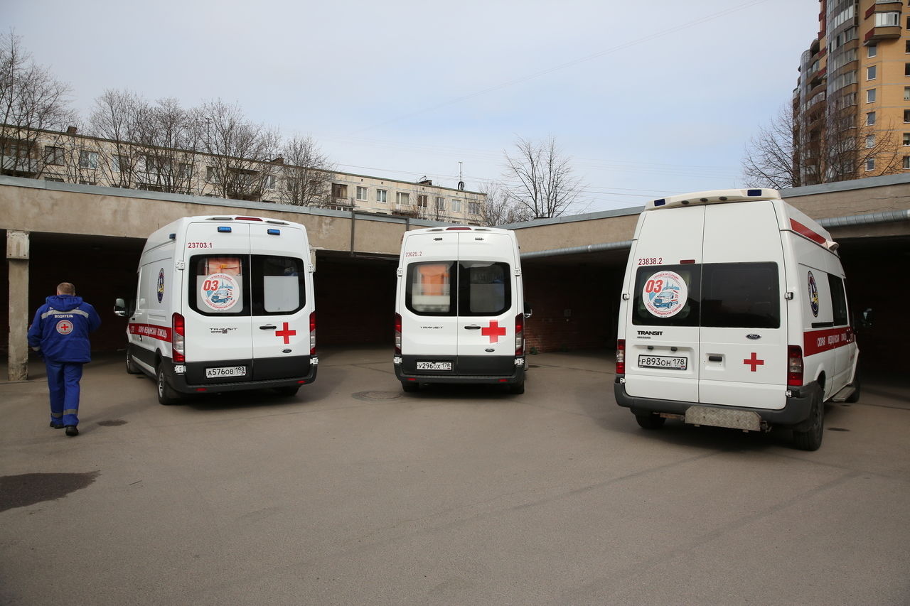 На перекрестке Королева и Сизова после столкновения легковушек пострадали три человека