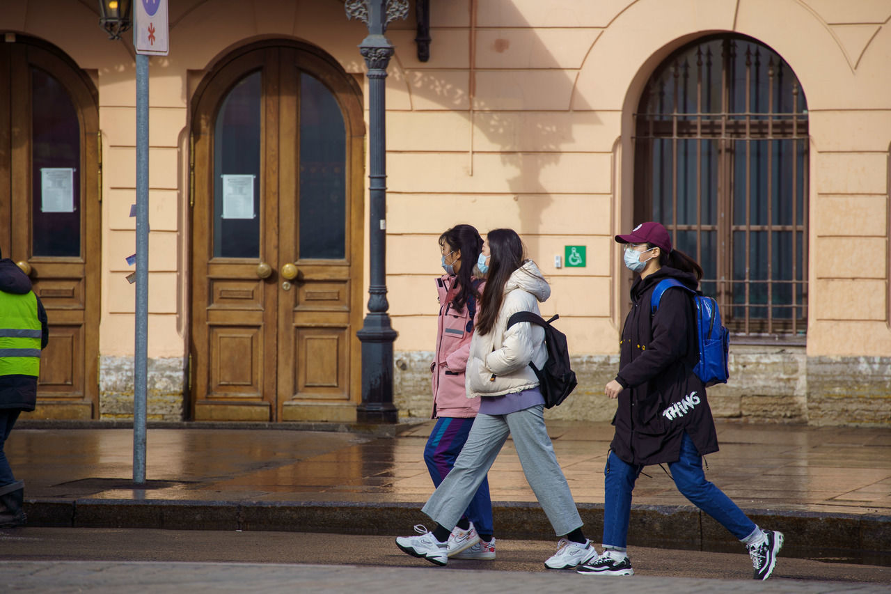 В Петербурге вступили в силу новые ограничения из-за коронавируса 