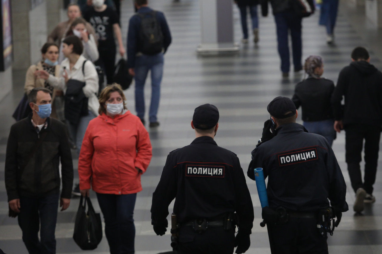 Предупреждение для пассажиров: в метро Петербурга увеличили интервал движения поездов 