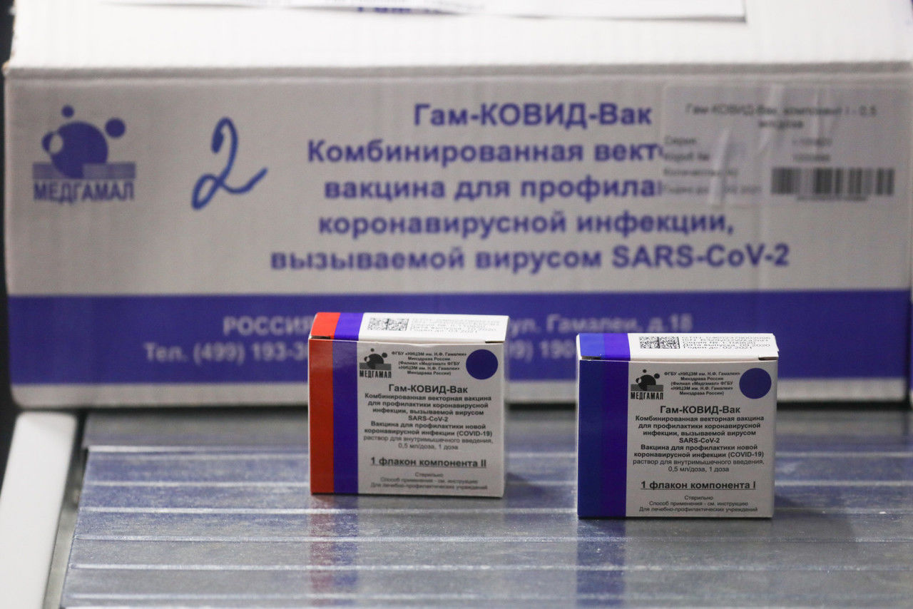 Вам можно пить, а вам - нет: Голикова объяснила, кому противопоказан алкоголь после прививки от коронавируса