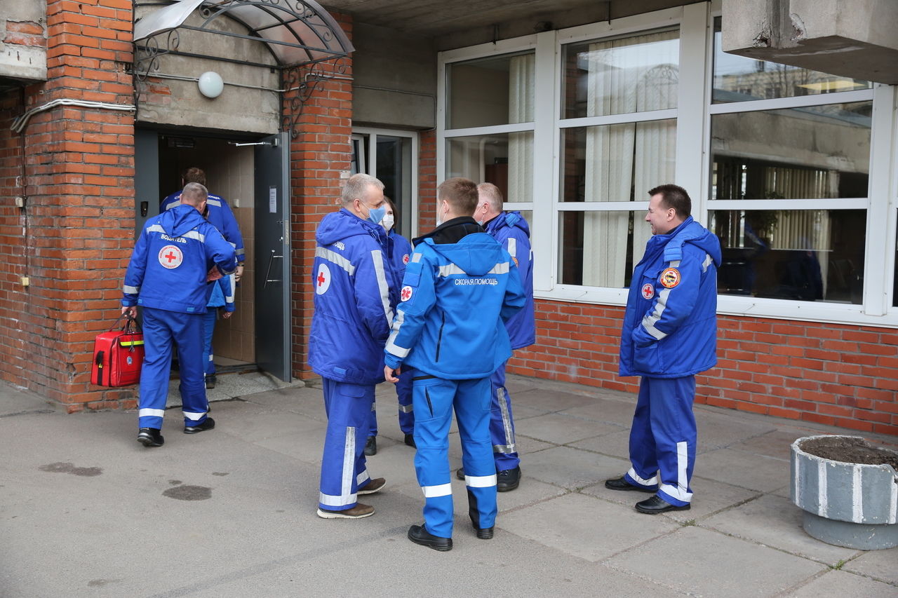 Дмитрий Лисовец надеется, что Петербург выходит на плато по коронавирусу