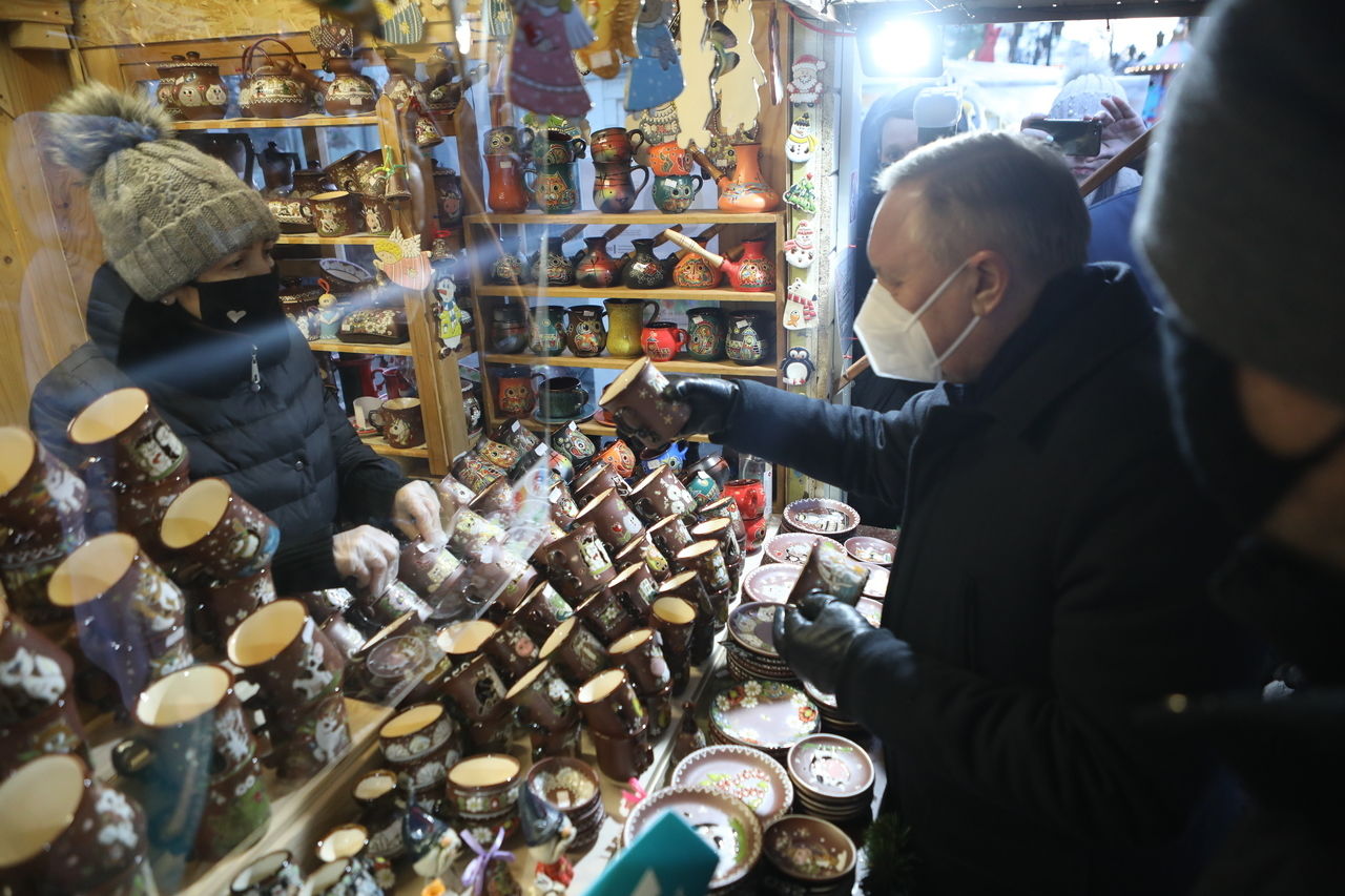 Александр Беглов посетил традиционную рождественскую ярмарку