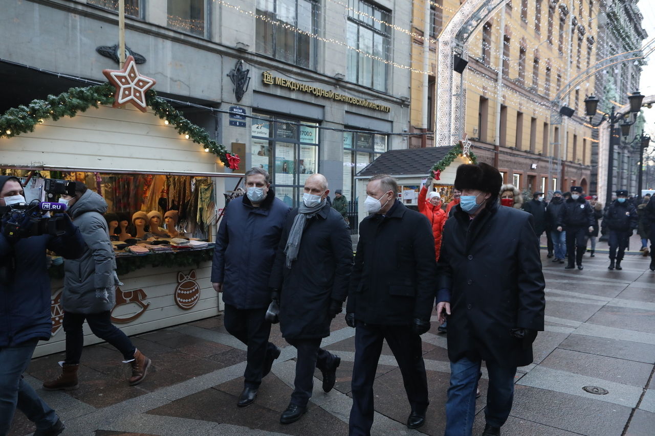 Ярмарка спб. Рождественская ярмарка на Манежной площади 2021. Манежная площадь 2021. Манежная площадь Санкт-Петербург ярмарка Новогодняя 2021. Ярмарка на Манежной площади 2021.