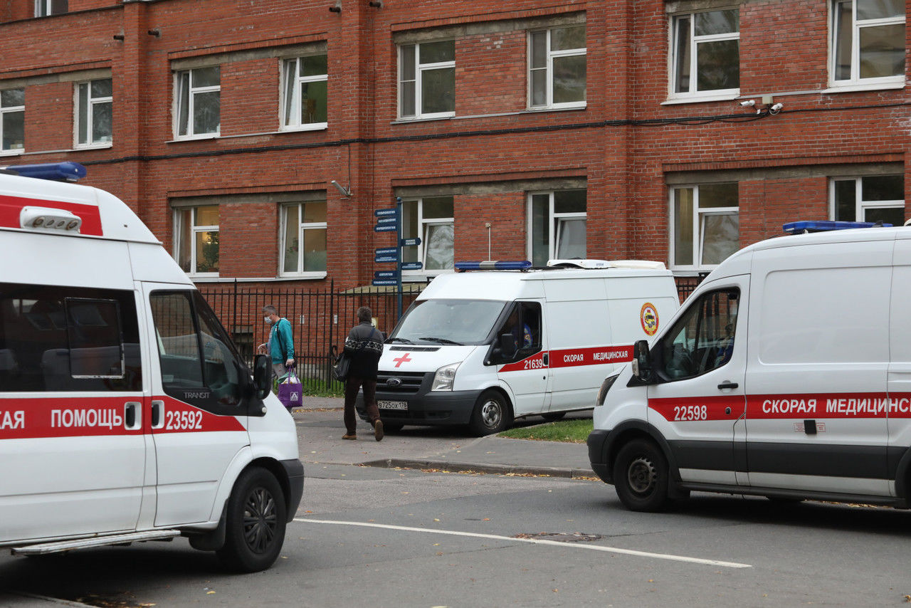 Петербург лидирует по числу смертей от коронавируса за сутки 