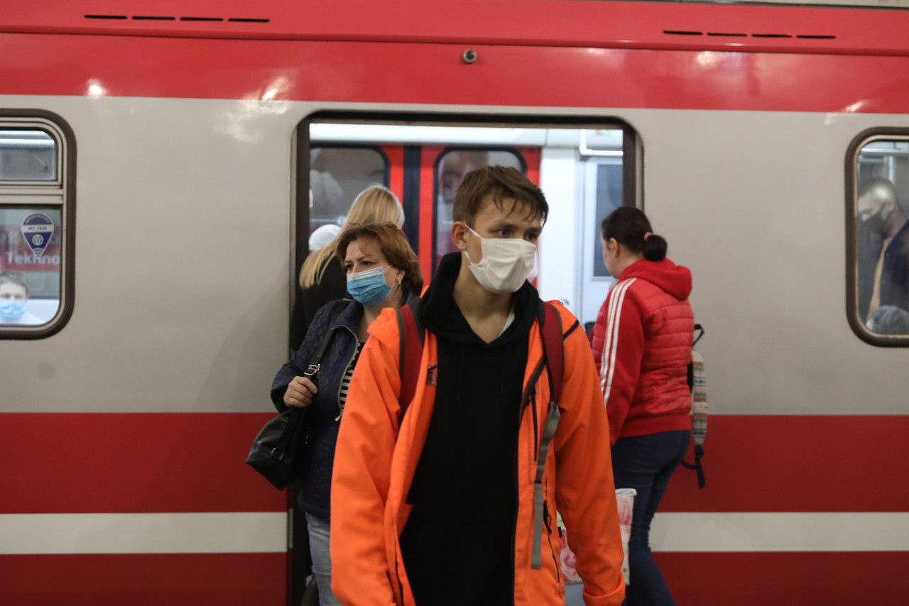 Еще 3 316 человек заразились коронавирусом в Петербурге 