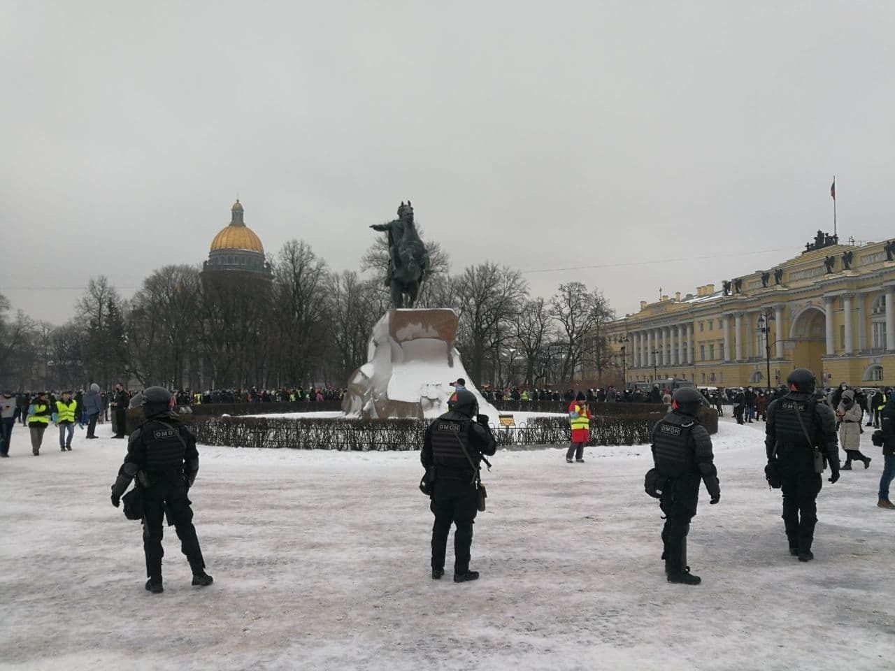 Провокатор спб. Сенатская площадь Санкт-Петербург сейчас. Сенатская площадь сейчас. Сенатская площадь фото.