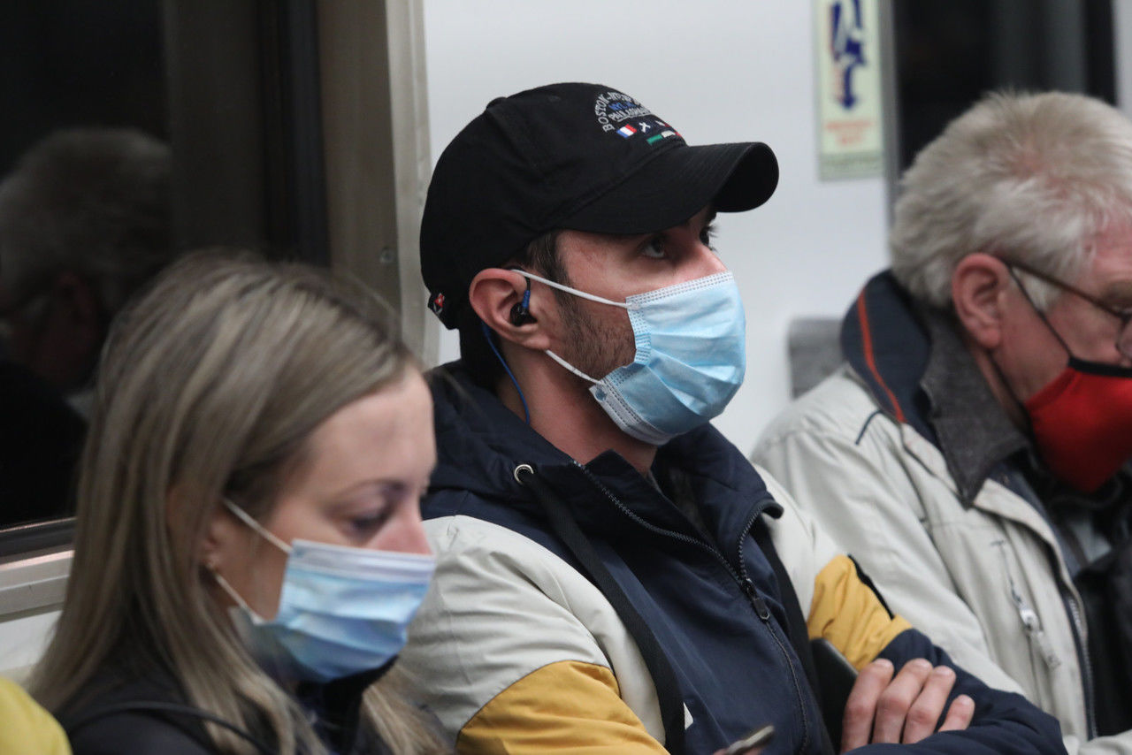 Врач-кардиолог рассказала петербуржцам, можно ли получить инфаркт из-за ношения маски