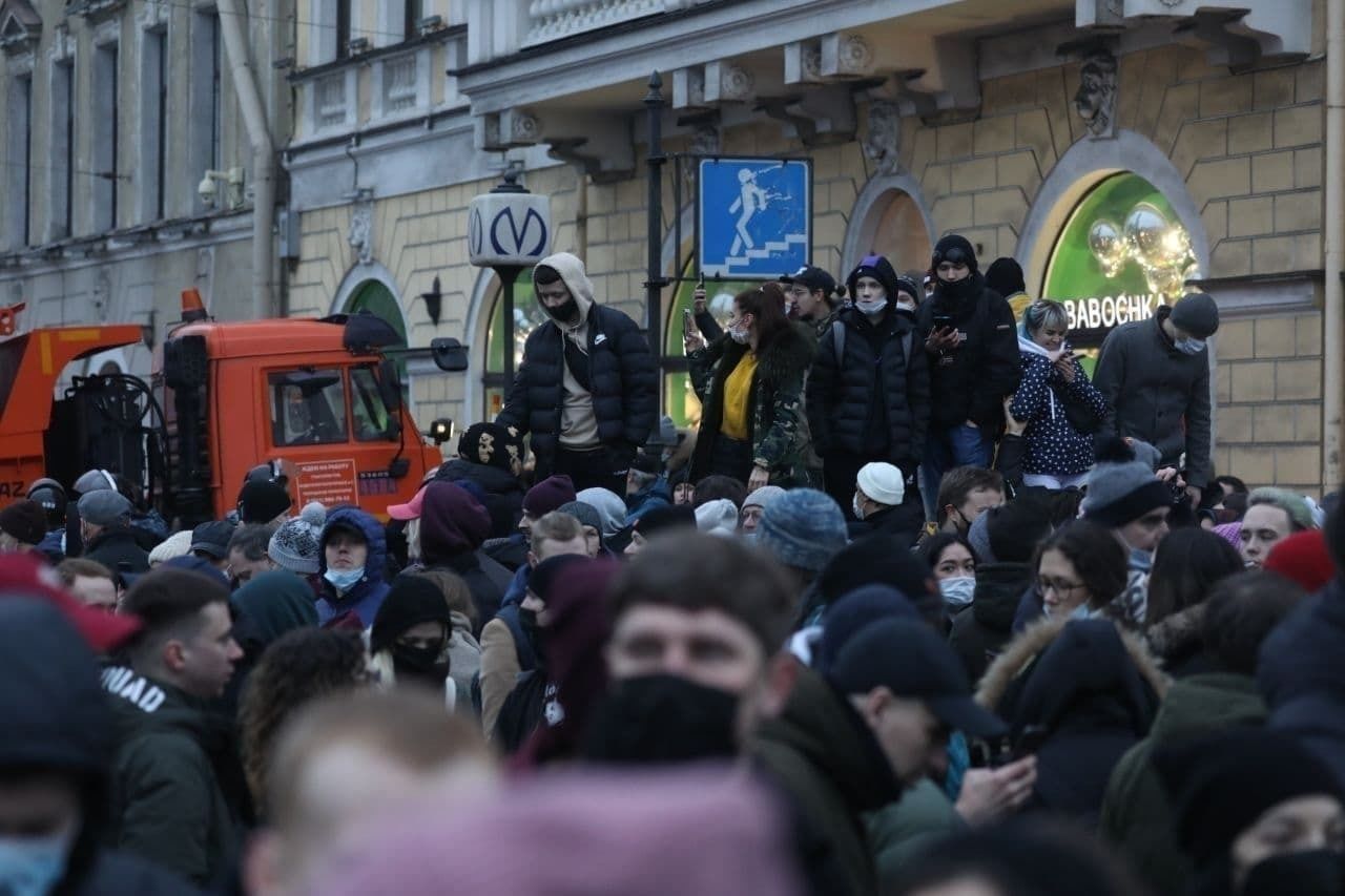 Участник массового. Митинг СПБ 23 января. Протесты в Санкт-Петербурге. Митинг праворадикалов Санкт Петербург. Протесты в Санкт-Петербурге сейчас.