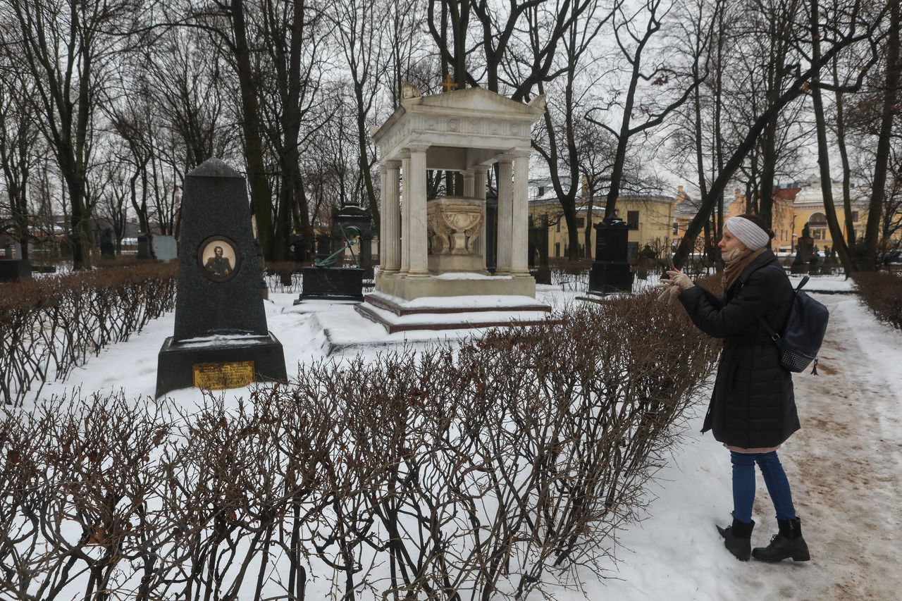 Пантеон выдающихся: могилы актеров, писателей и художников в Некрополе  мастеров искусств