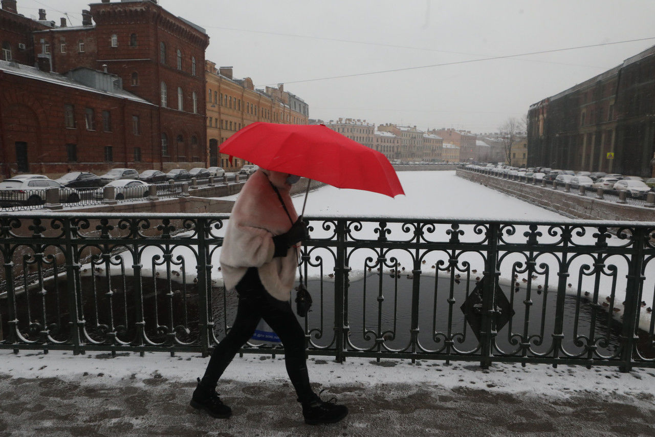 В конце длинной рабочей недели в Петербурге потеплеет