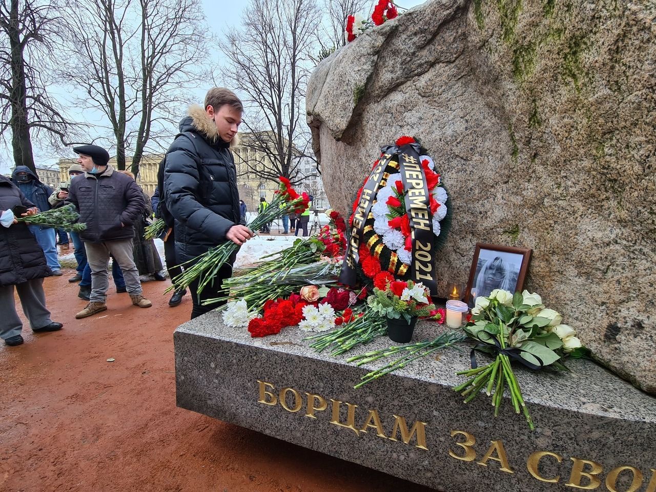 Бориса немцова похоронят. Немцов могила. Немцов Фолш могилы.